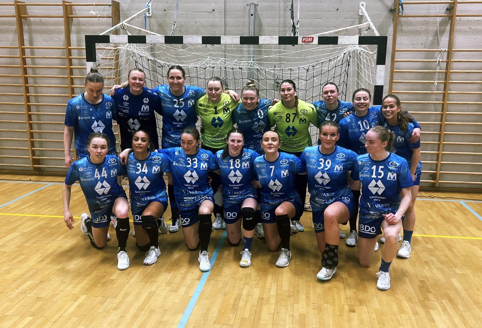 Stor seier for håndballjentan i Fagerlihallen. Foto: Molde HK Elite