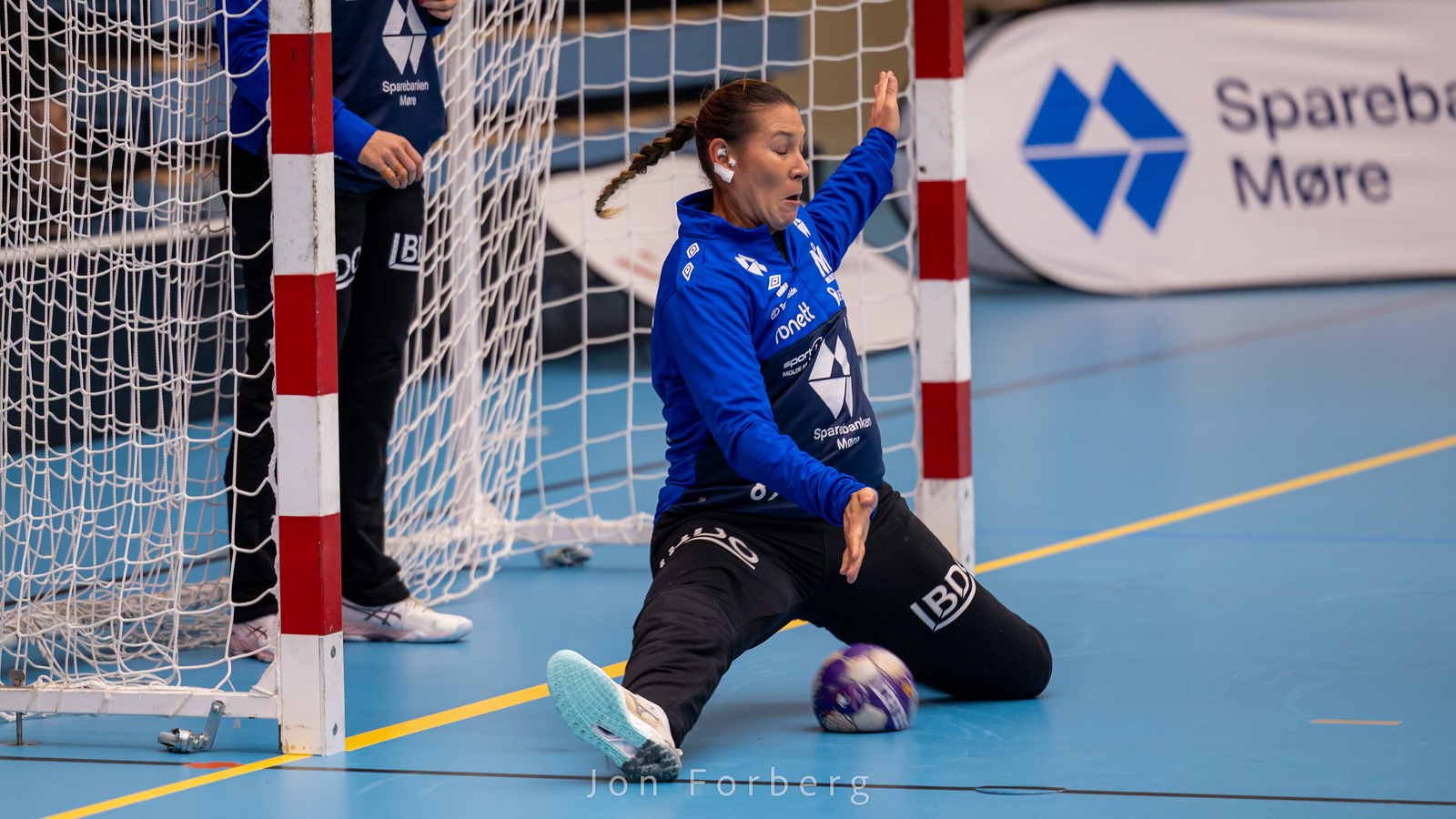 Målvakt Sakura med nok en flott kamp, ble kåret til lagets beste i andre bortekamp på rad. Foto: Jon Forberg