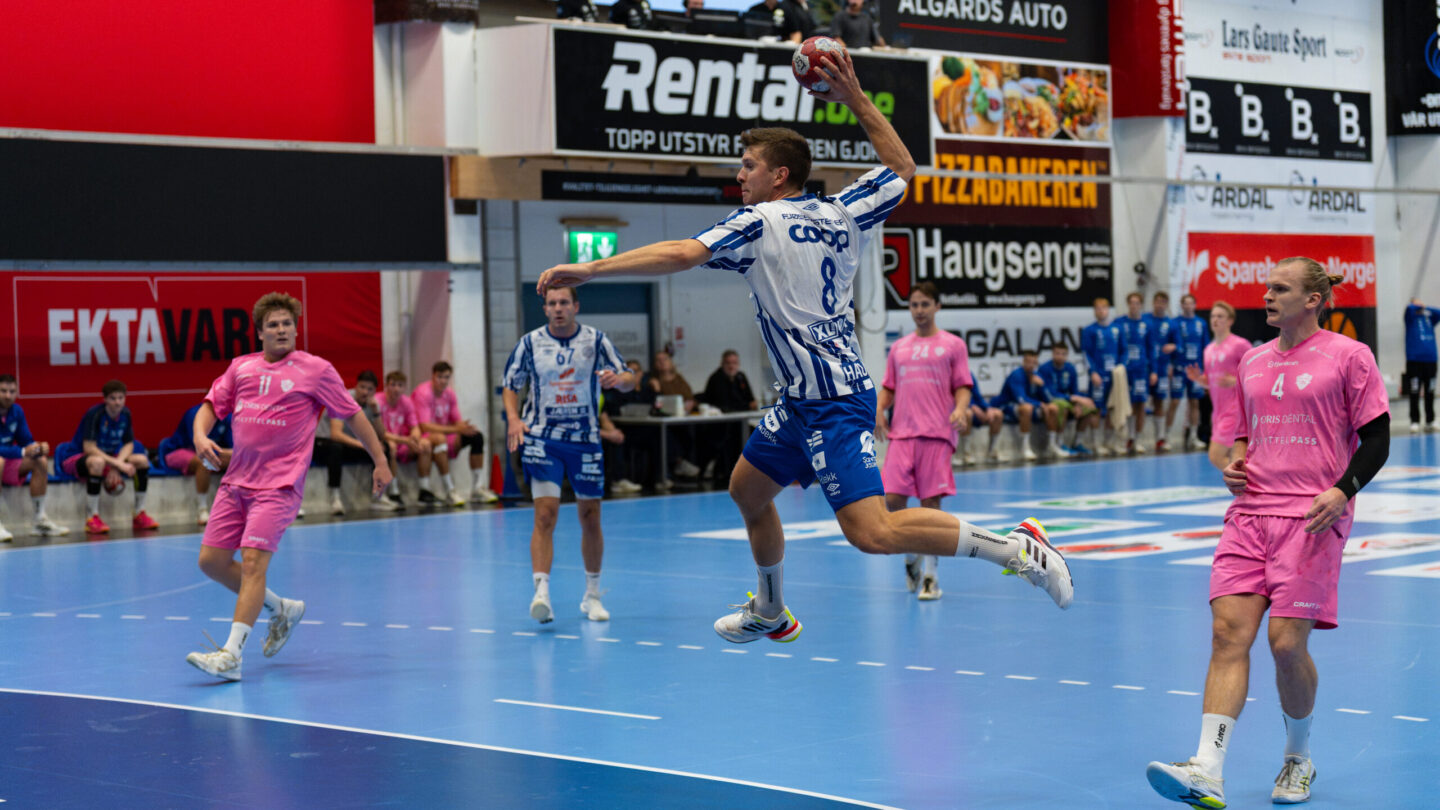 Andreas Horst Haugseng skyter i hopp mot Viking TIF